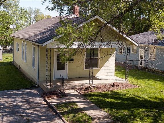 2nd image of 3521 Penn St