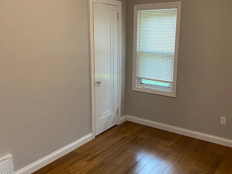 2427 Cambridge Rd — Photo 10