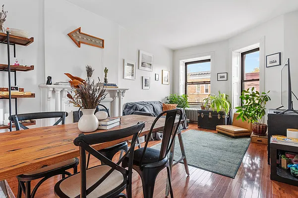 Rented by Realty Collective | media 8