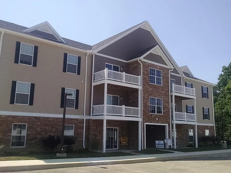 401 Pleasant Meadow Blvd — Photo 1