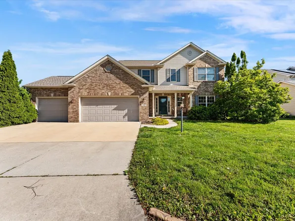 506 Riverbend Blvd, Mahomet, IL 61853