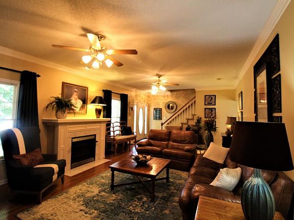 3rd image of 238 Clearwater Dr