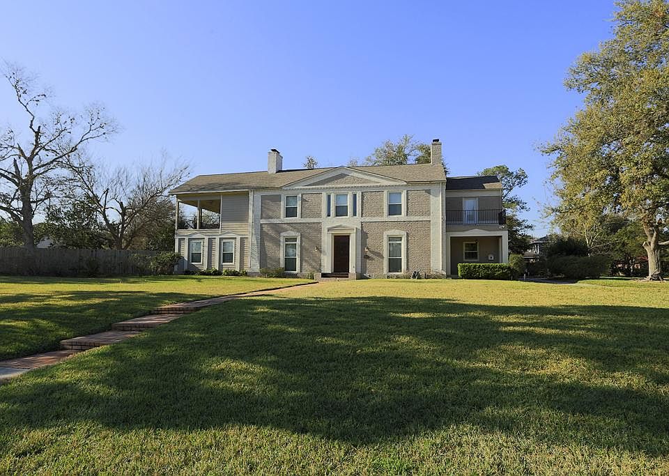Beautiful home by noted Houston architect John Staub on a fantastic lot.