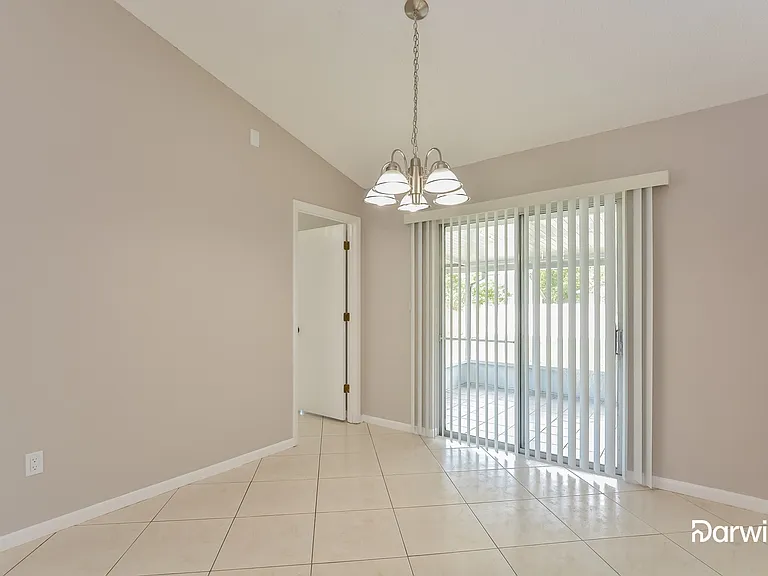 589 Tyler Ave — Photo 10