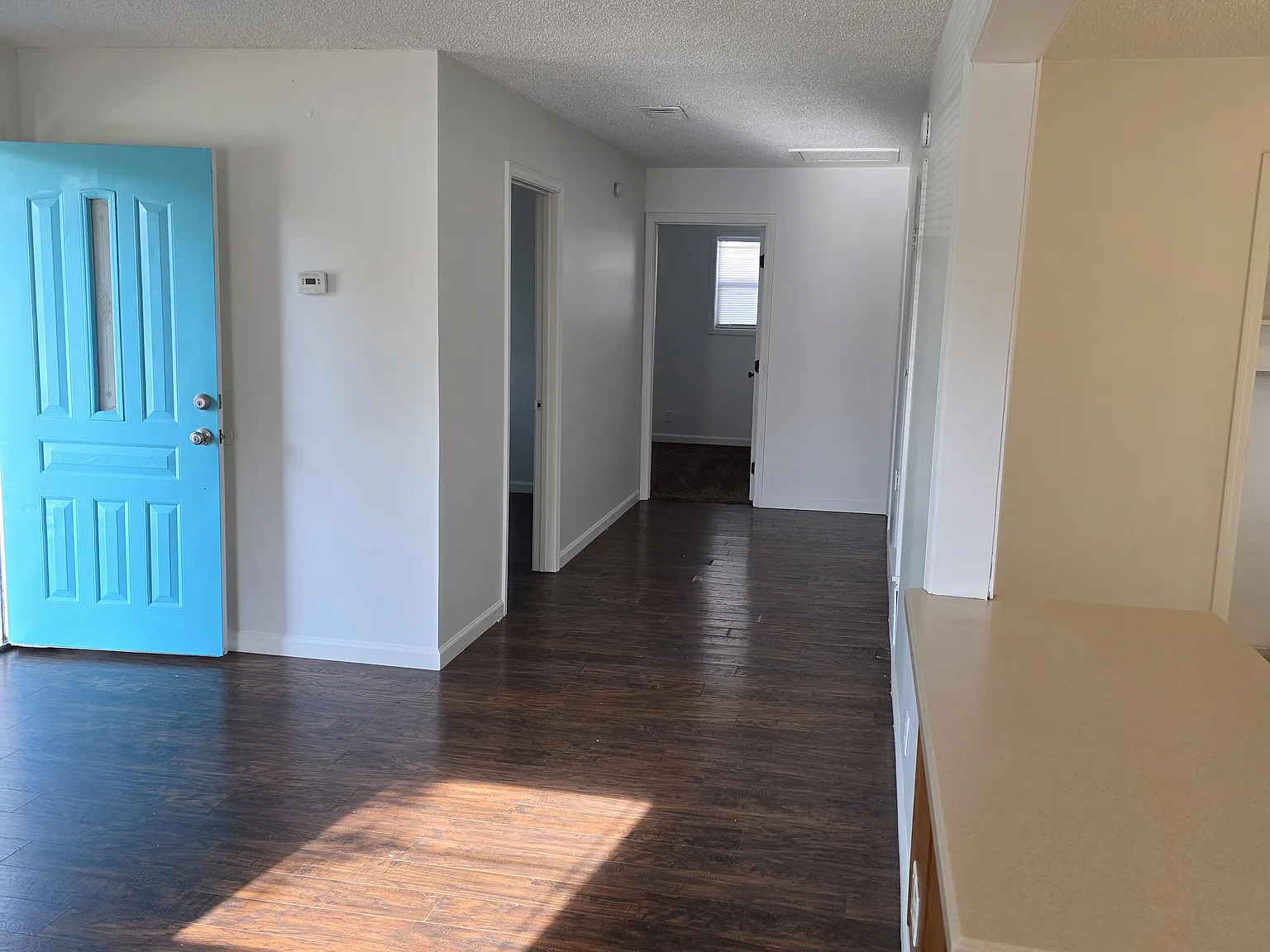 3 bed, 984 sqft, $1,300 — Photo 3