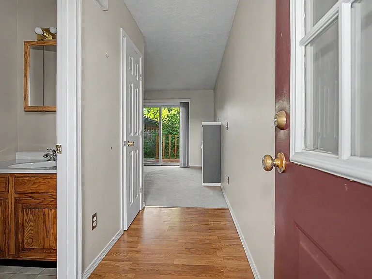 1004 Doral Dr — Photo 9