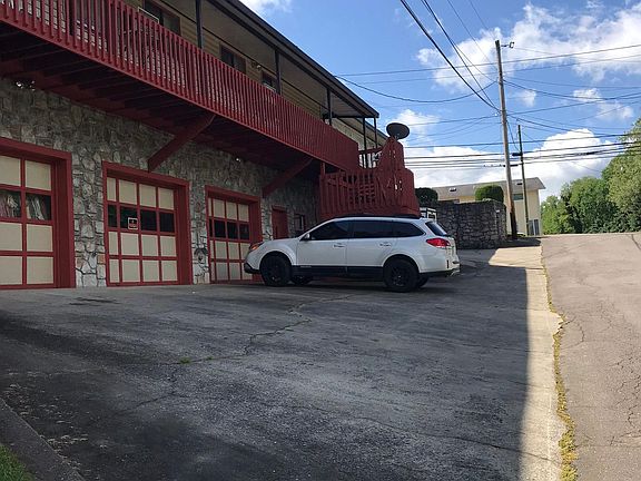 2nd image of 136 Boyd Ave #B