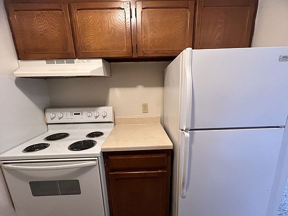 2nd image of 3121 University Dr #H6