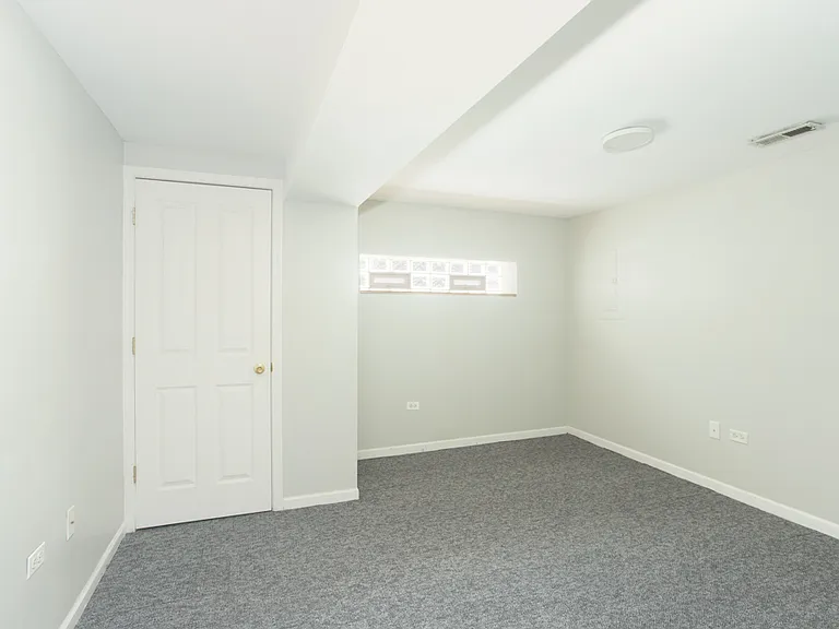 1901 W George St #COACH HOUSE — Photo 21