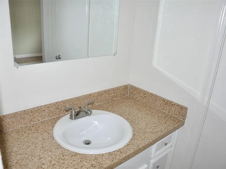 5519 Caversham Dr — Photo 21