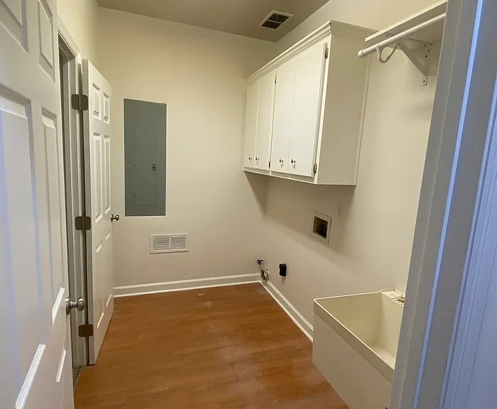 4545 Reigate Ct — Photo 14