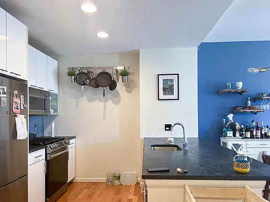 Rented by EASYRENT REALTY LLC | media 17