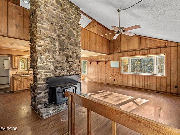 3rd image of 320 Caney Branch Rd