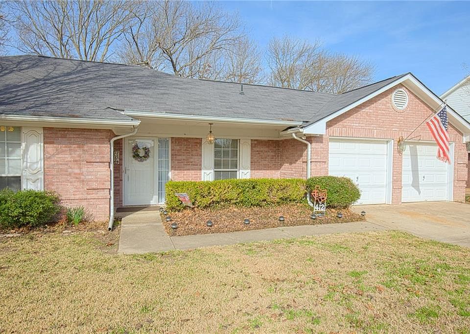 1st image of 412 Creekside Dr