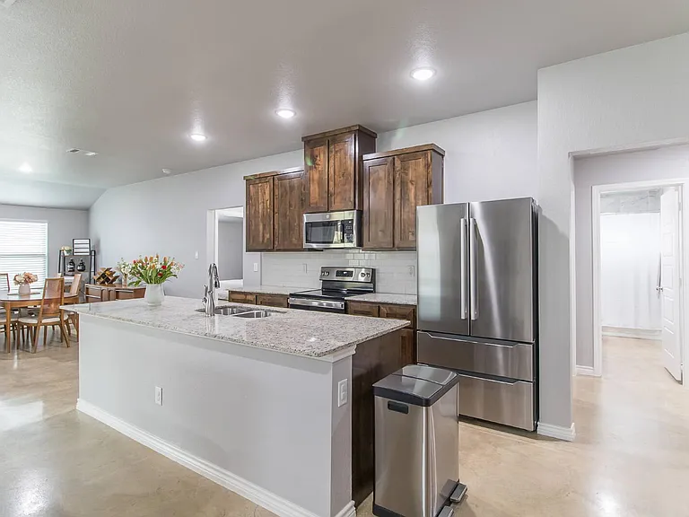 1715 Dryden Ave — Photo 12