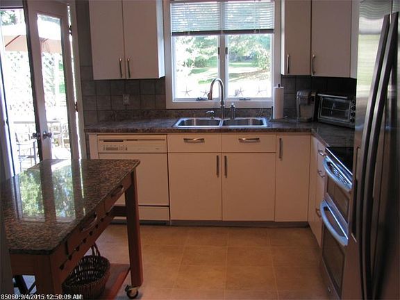 3rd image of 9 Birchwood Blvd