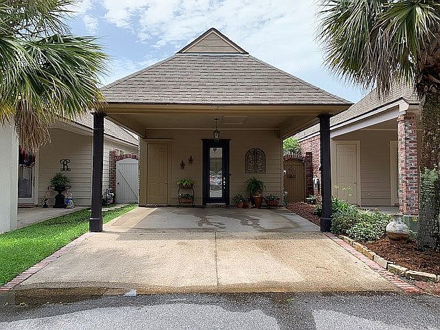 1st image of 118 Coconut Grove Cir
