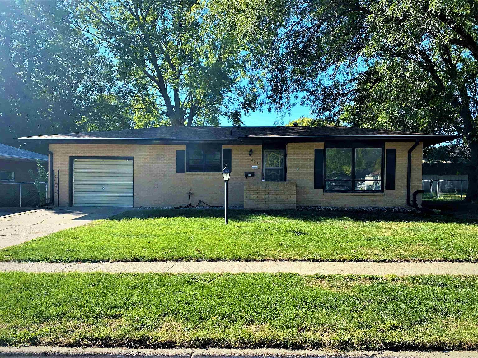 803 E 19th St, Yankton, SD 57078 Zillow