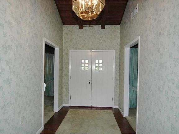 4th image of 601 W Ellaine Ave