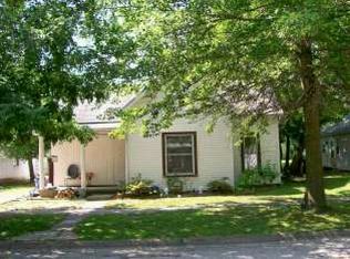 615 W 2nd St, Saint Elmo, IL 62458