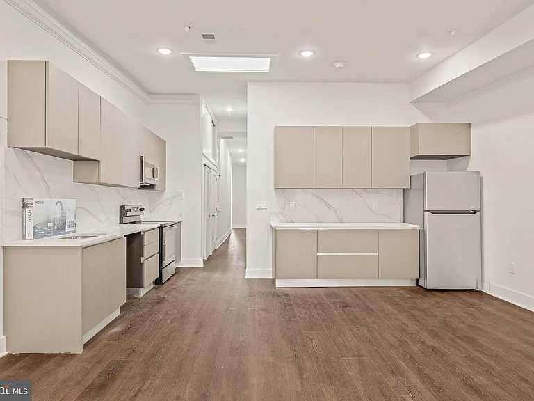 253 N 3rd St #4 — Photo 2