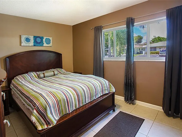 360 SE 12th Ave — Photo 12