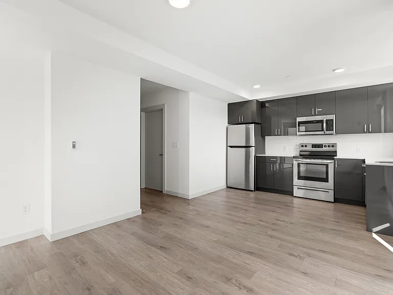 1 Bedroom with Den - Kitchen/Living 1 Bedroom with Den - Kitchen/Living