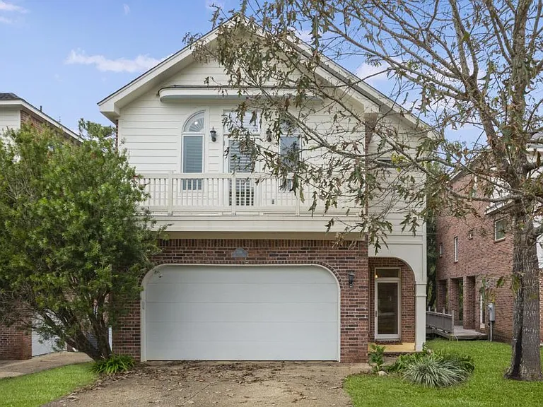 7516 Pinehurst Ct — Photo 1