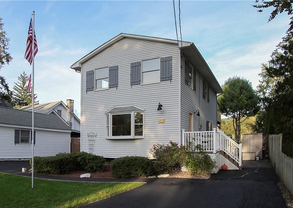 1st image of 40 Linden Ave