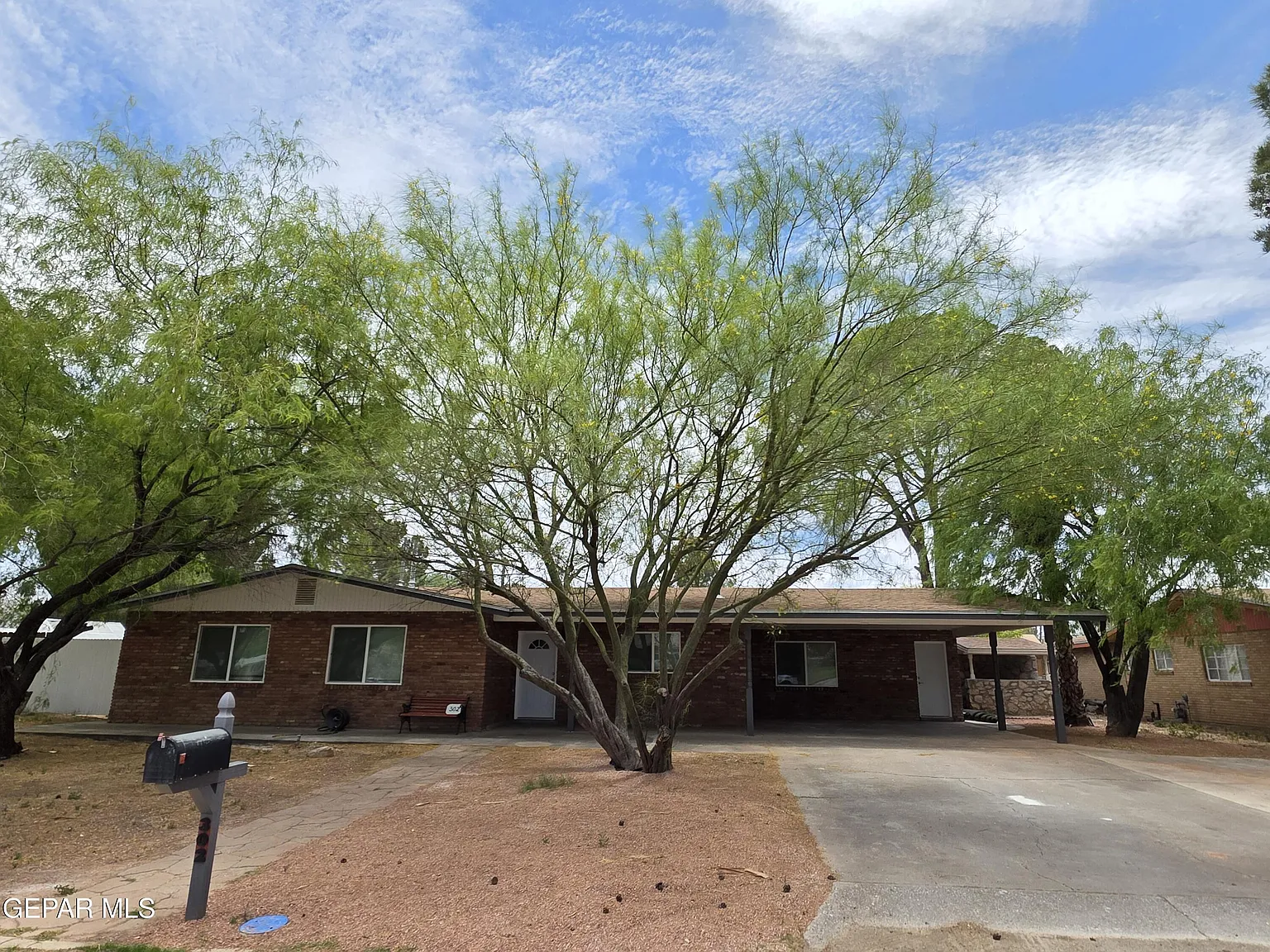 3 bed, 3.0 bath, 2260 sqft, $2,100 — Photo 1