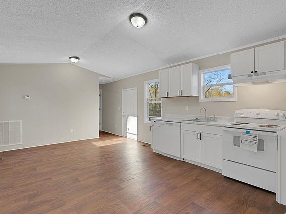 3rd image of 550 Draymont Dr