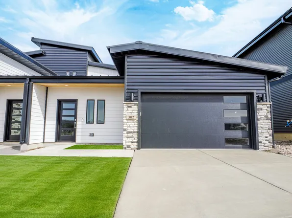 302 Sawgrass Dr, Crown Point, IN 46307