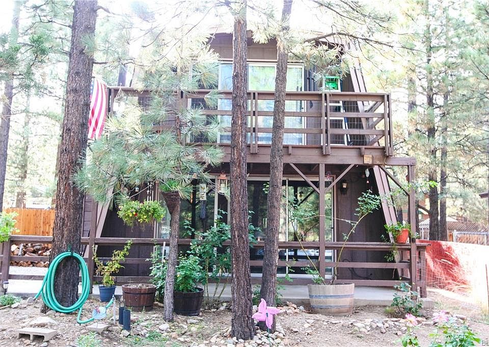 2nd image of 1109 Hemlock Ln