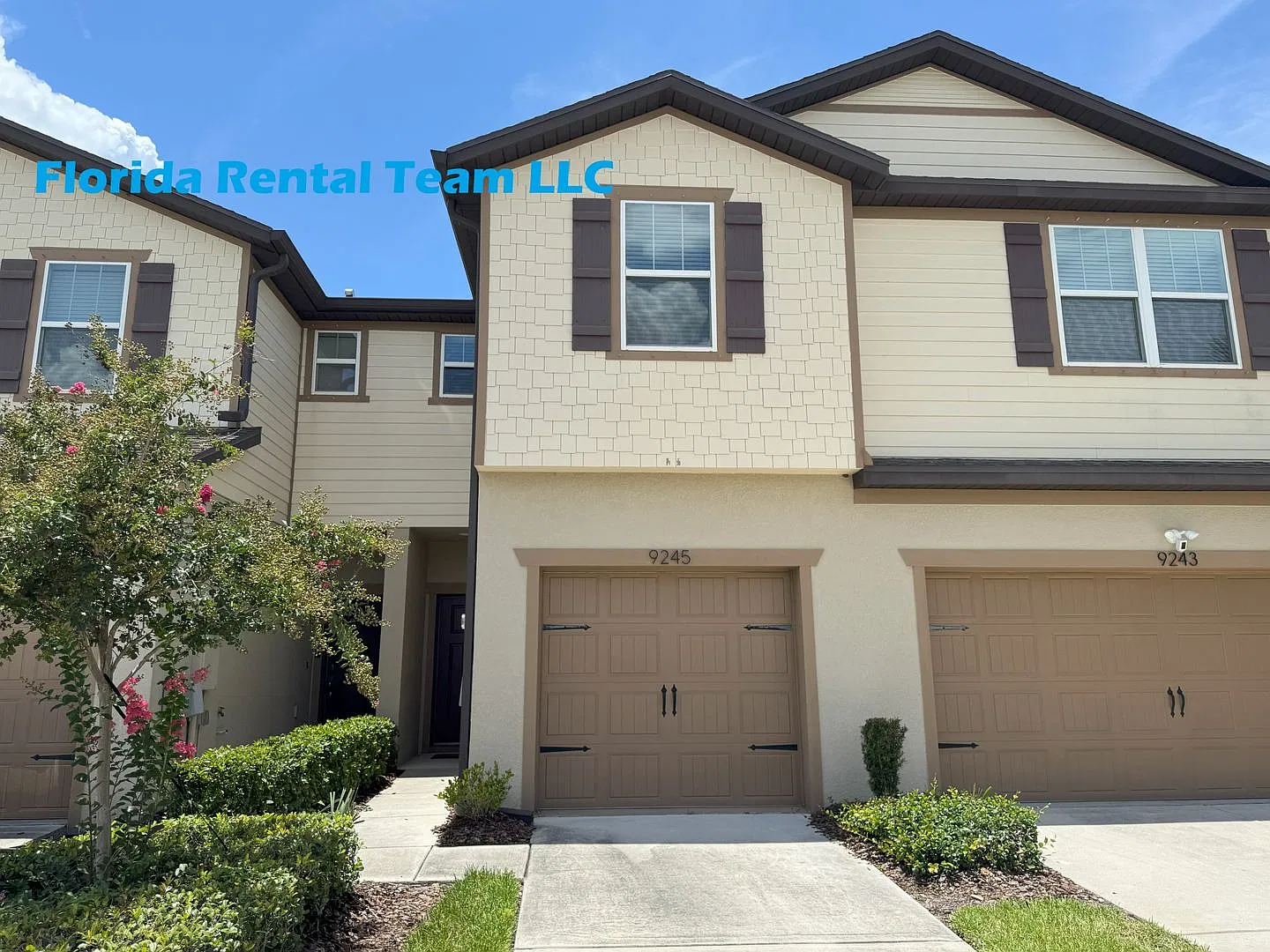 Updated Townhome in Gated Magnolia Park! — Photo 1