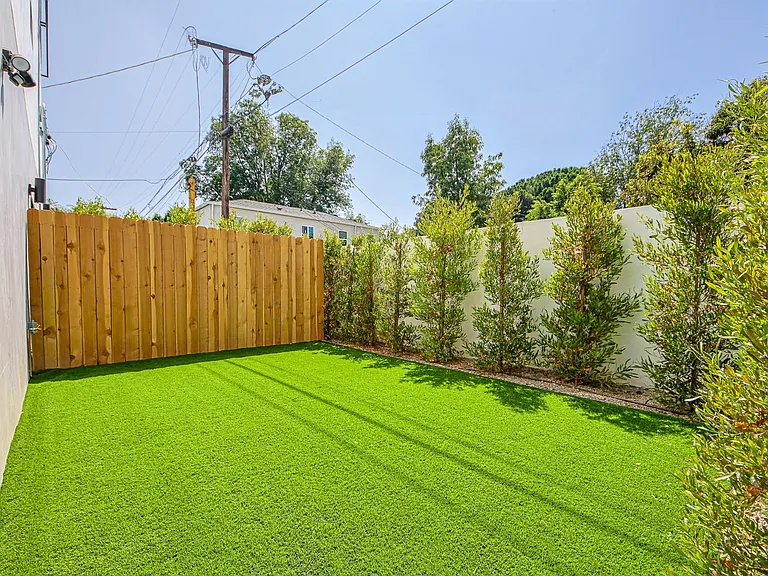5233 Satsuma Ave — Photo 14