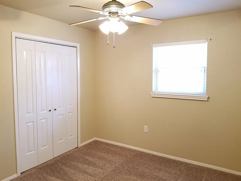 913 W Yucca Ave — Photo 10