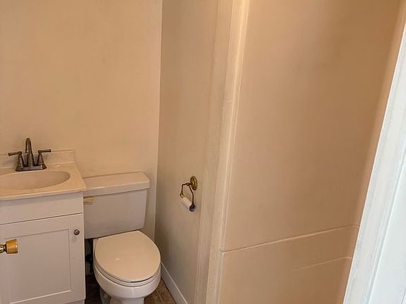 2nd image of 141 High St APT 2-L