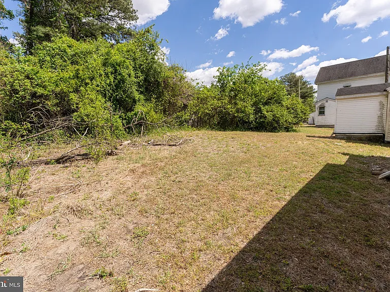 115 Davis Ln — Photo 3