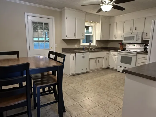 111 Cox St, Travelers Rest, SC 29690