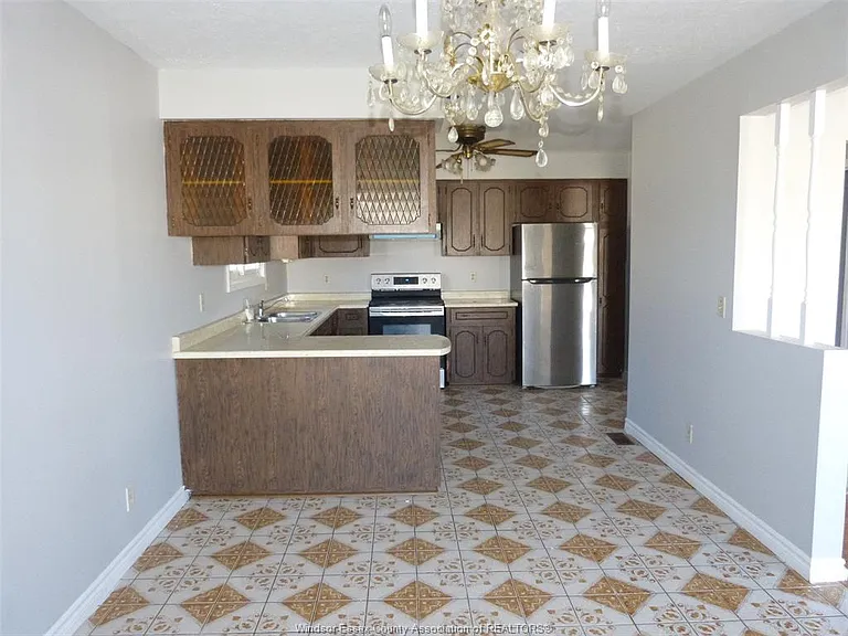 355 Munger St W — Photo 5