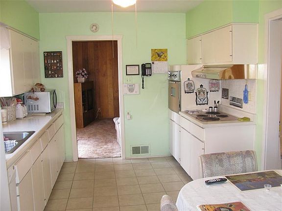 5th image of 9708 Haines Ave NE