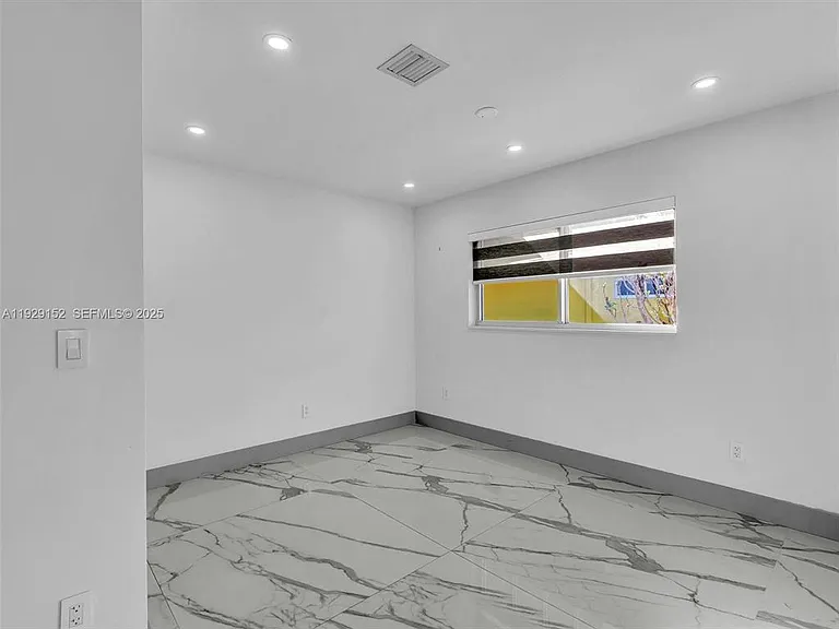 440 SE 8th Ave — Photo 19