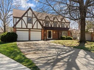 10671 Walmer Ln, Overland Park, KS 66212