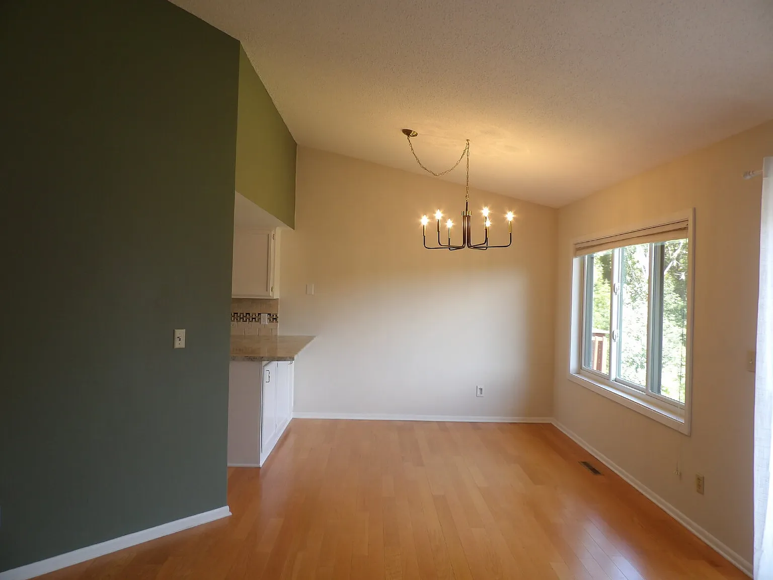 2 bed, 2.0 bath, 1060 sqft, $1,800 — Photo 3