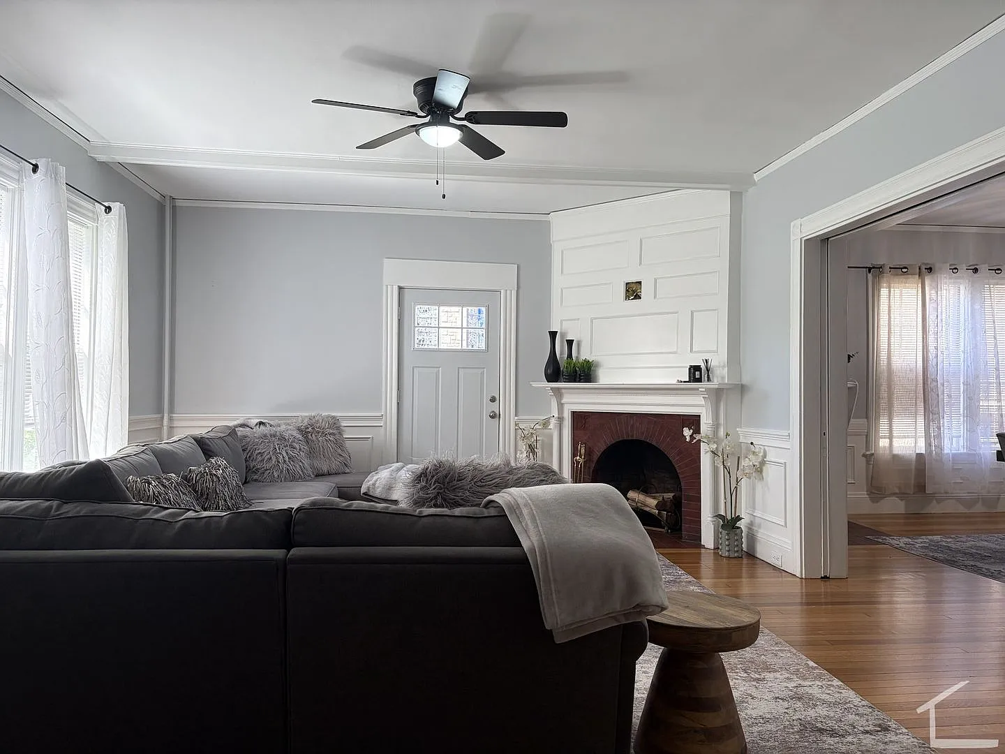 9/1 No Fee! Huge, furnished single family near Watertown Sq! — Photo 1
