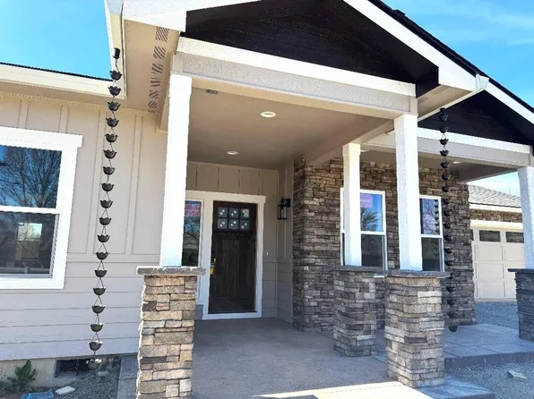 1322 Orchard Home Dr, Medford, OR 97501