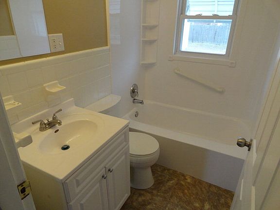 3rd image of 3411 Hawthorne Dr