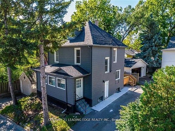 3rd image of 5595 Wesley Pl