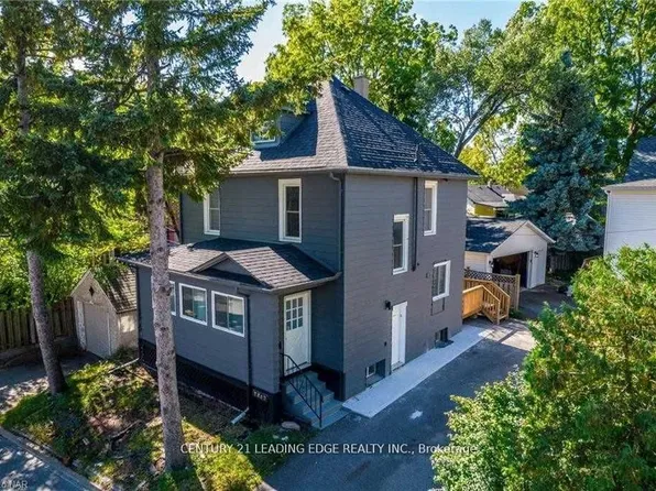 5595 Wesley Pl, Niagara Falls, ON L2E 3Z4
