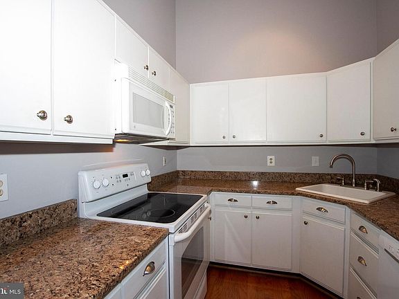 5th image of 1 Ginford Pl Unit 302